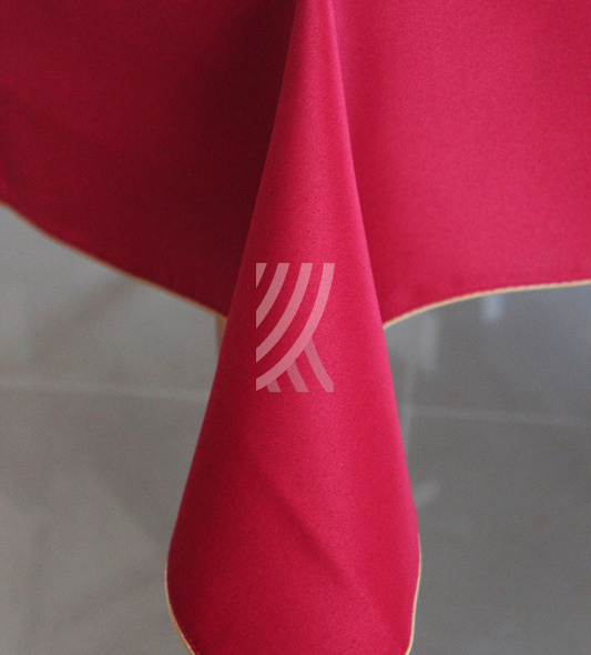 Obrus Basic Bordo Wypustka Złota 