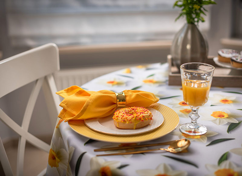 W_Obrus koło 140 Flowers Narcyz 3D