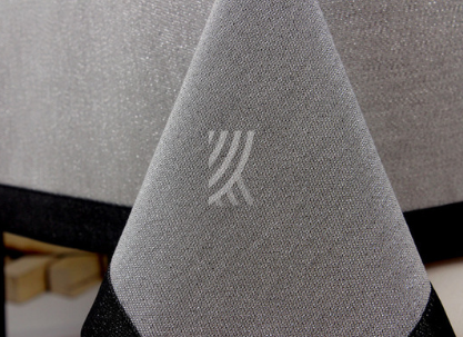 Obrus Frozen Srebrno-Czarny MT