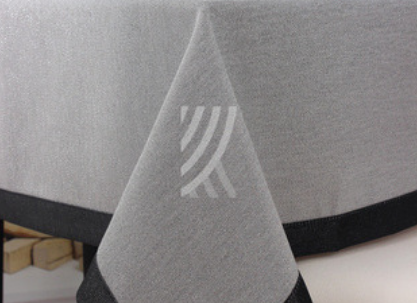 Obrus Frozen Srebrno-Czarny MT