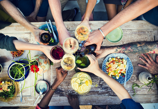 Kultura jedzenia – czyli jak zachować się przy stole podróżując po świecie…